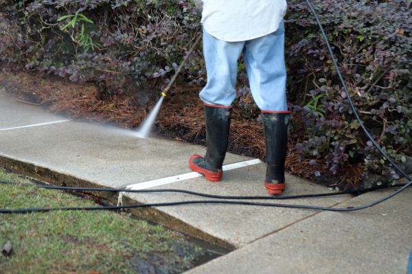 Sidewalk Washing in Naples