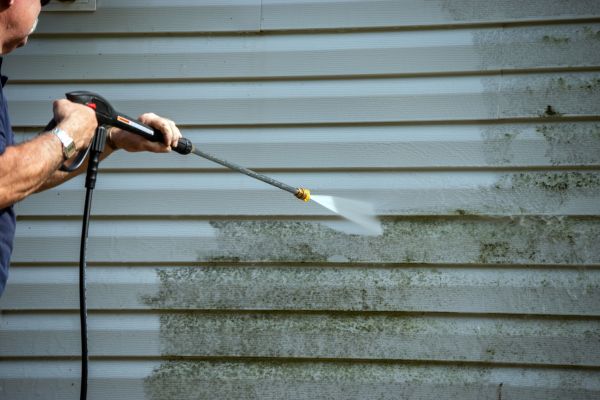 Vinyl Siding Power Washing in Naples