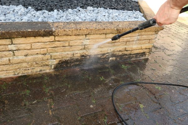 Retaining Wall Power Washing in Naples