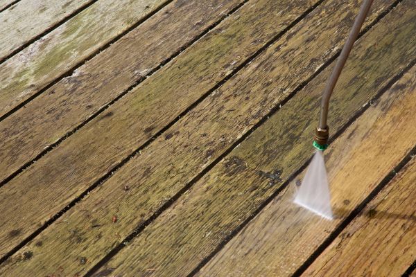 Deck Mold Removal in Naples
