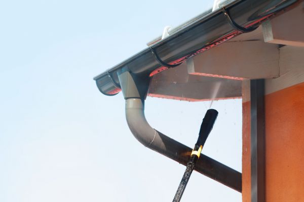 Eaves Power Washing in Naples